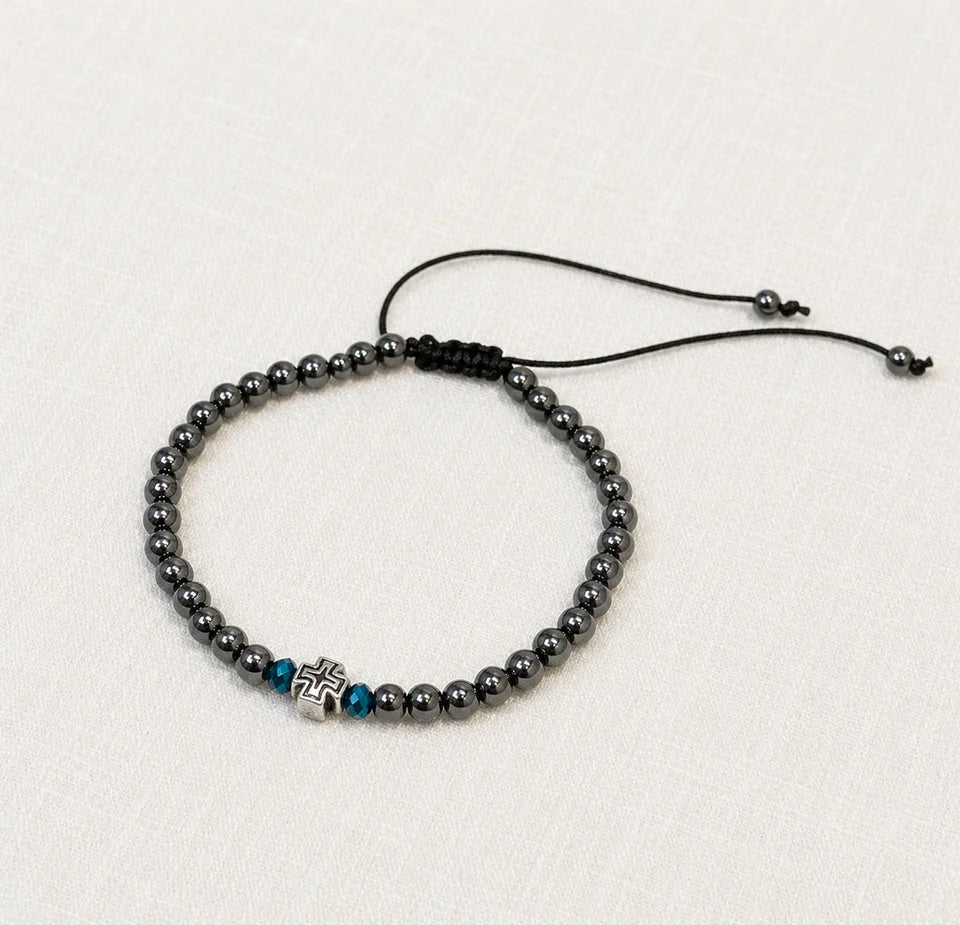Armband i hametite stenar