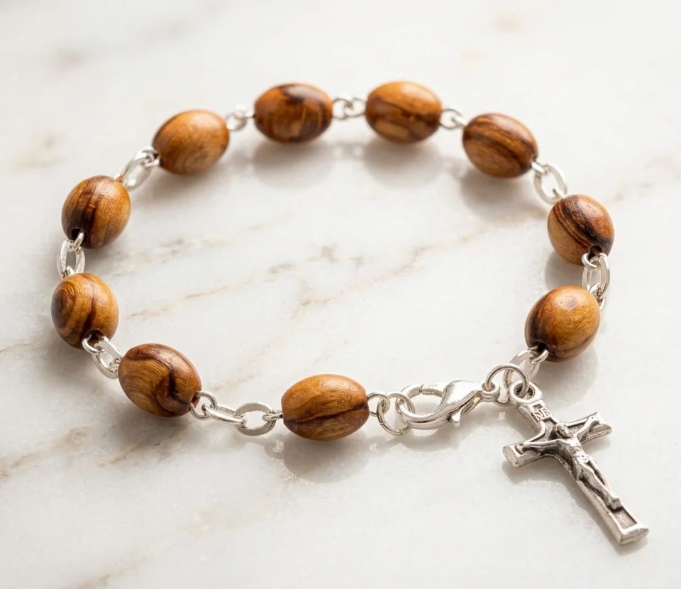 Kors armband i olivträ