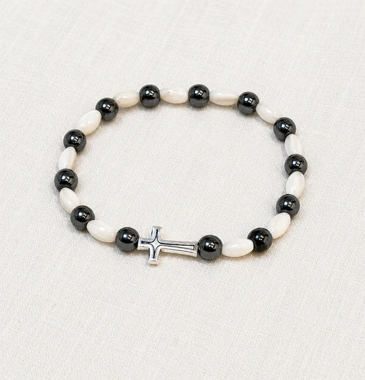 Armband i hametitstenar och pärlemor