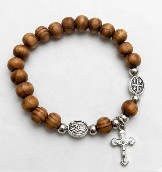 Kors armband i olivträ