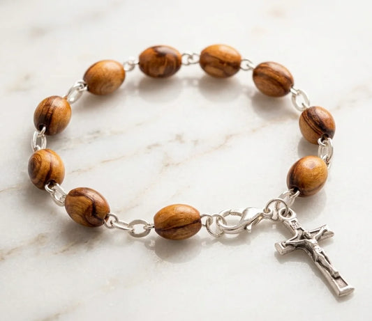 Kors armband i olivträ