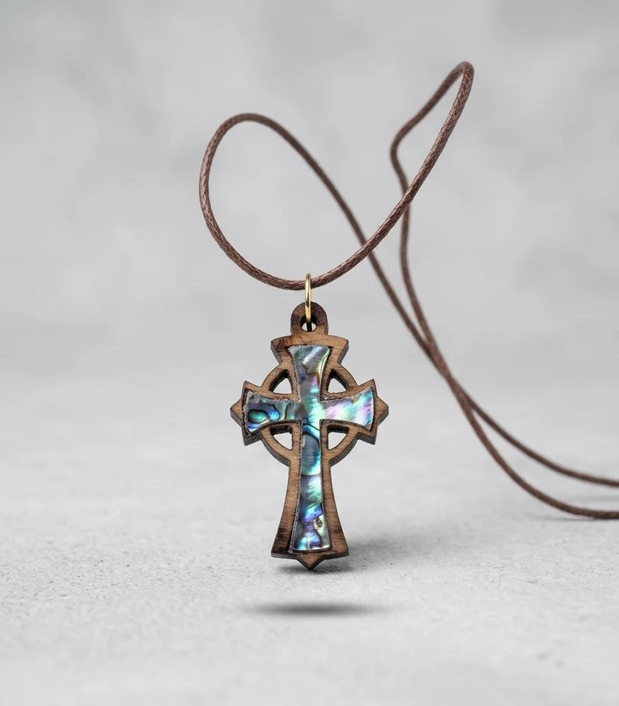 Kors halsband i olivträ och pärlemor
